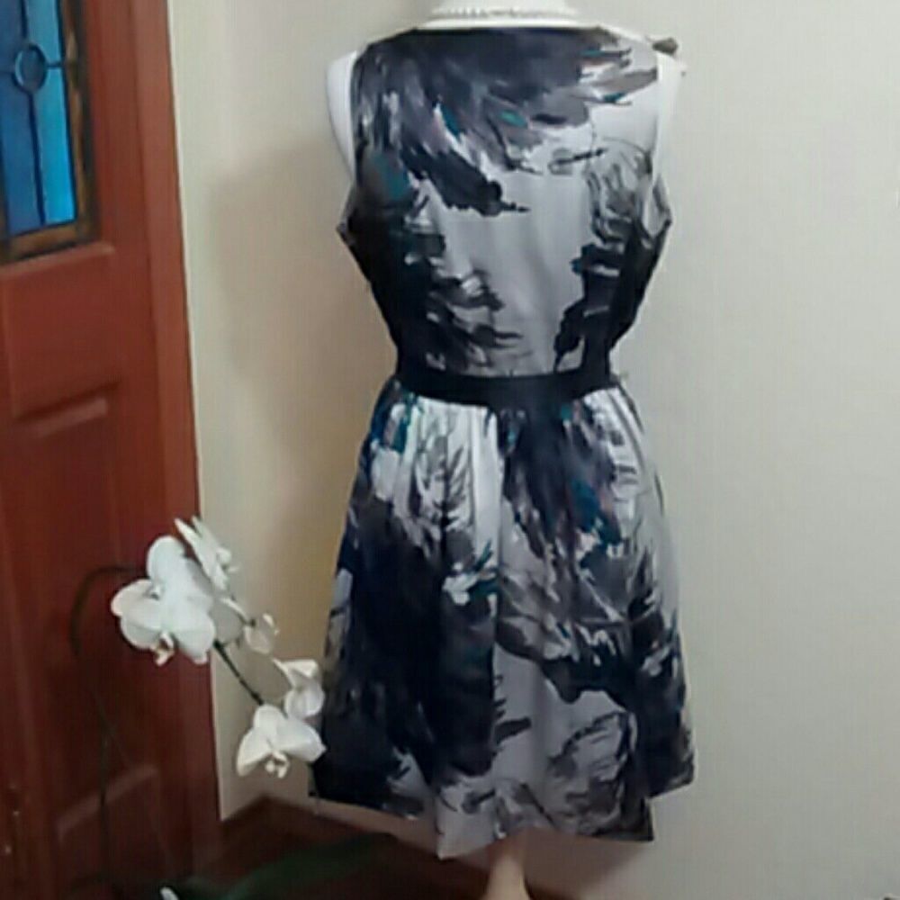 Lauren Conrad Dress  - Picture 3 of 6